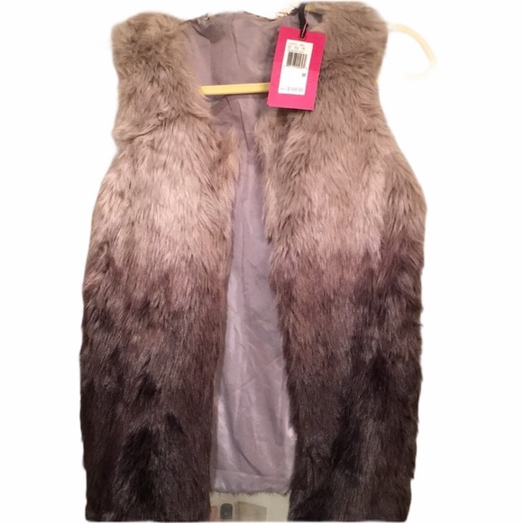 Chelsea & Violet Jackets & Blazers - NWT Chelsea & Violet gray faux furry vest M cozy